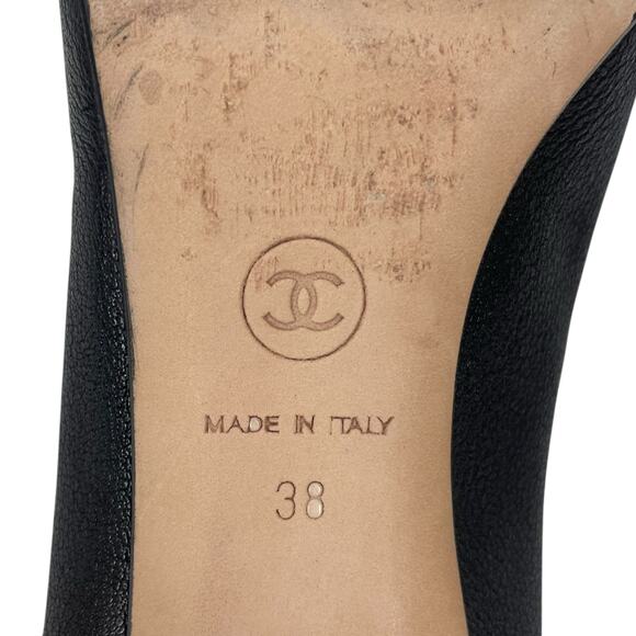 Chanel CC Logo Gold Tipped Heel Cap Toe Leather Pump Black Size 38 - Picture 9 of 10